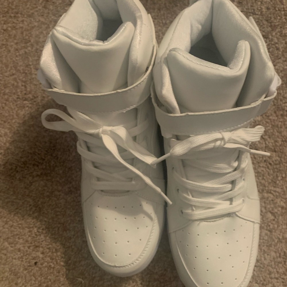 WHITE LIGHT UP SNEAKERS, Size 41 Female 9.5 - 10, NWOT. - Picture 5 of 7
